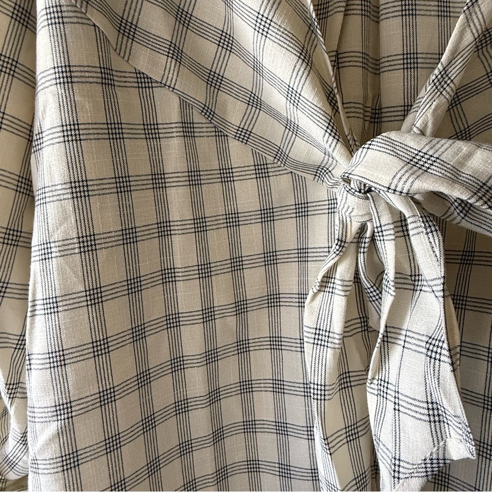 NWT Hem & Thread Cream and Black Plaid Tie-Front Tunic Top - Picture 4 of 6